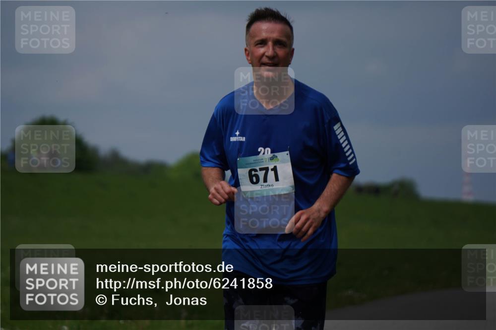 05.05.2024 - 7. Wedeler Halbmarathon Fuchs,  Jonas http://msf.ph/oto/6241858 05.05.2024 12:01:39 Laufen 20, 56, 671 meine-sportfotos.de