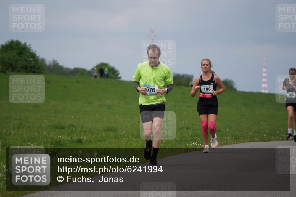05.05.2024 - 7. Wedeler Halbmarathon Fuchs,  Jonas http://msf.ph/oto/6241994 05.05.2024 12:02:41 Laufen 20, 676, 106, 105 meine-sportfotos.de