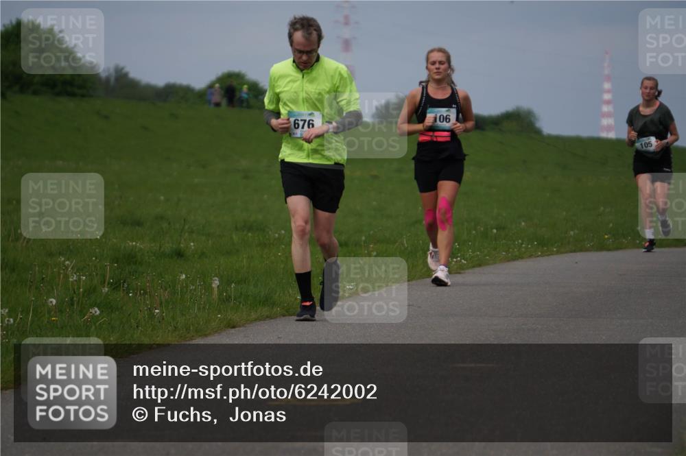 05.05.2024 - 7. Wedeler Halbmarathon Fuchs,  Jonas http://msf.ph/oto/6242002 05.05.2024 12:02:42 Laufen 106, 676, 105 meine-sportfotos.de