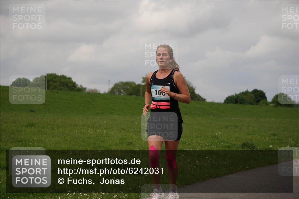 05.05.2024 - 7. Wedeler Halbmarathon Fuchs,  Jonas http://msf.ph/oto/6242031 05.05.2024 12:02:54 Laufen 100 meine-sportfotos.de