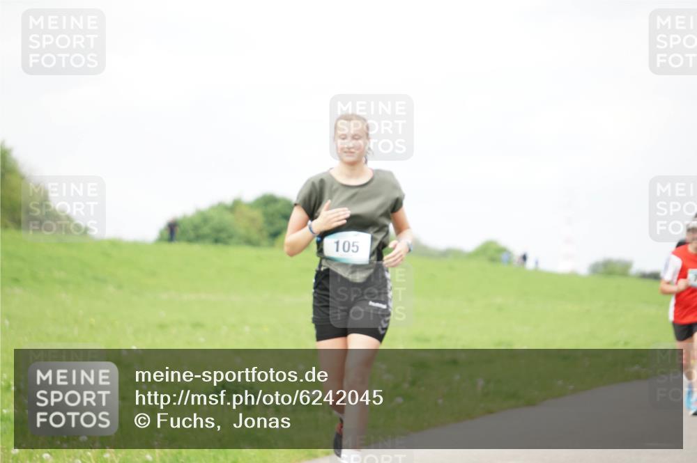 05.05.2024 - 7. Wedeler Halbmarathon Fuchs,  Jonas http://msf.ph/oto/6242045 05.05.2024 12:02:57 Laufen 105 meine-sportfotos.de