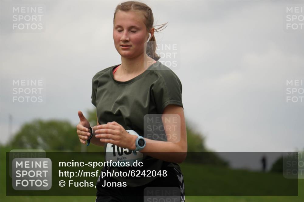 05.05.2024 - 7. Wedeler Halbmarathon Fuchs,  Jonas http://msf.ph/oto/6242048 05.05.2024 12:03:00 Laufen  meine-sportfotos.de