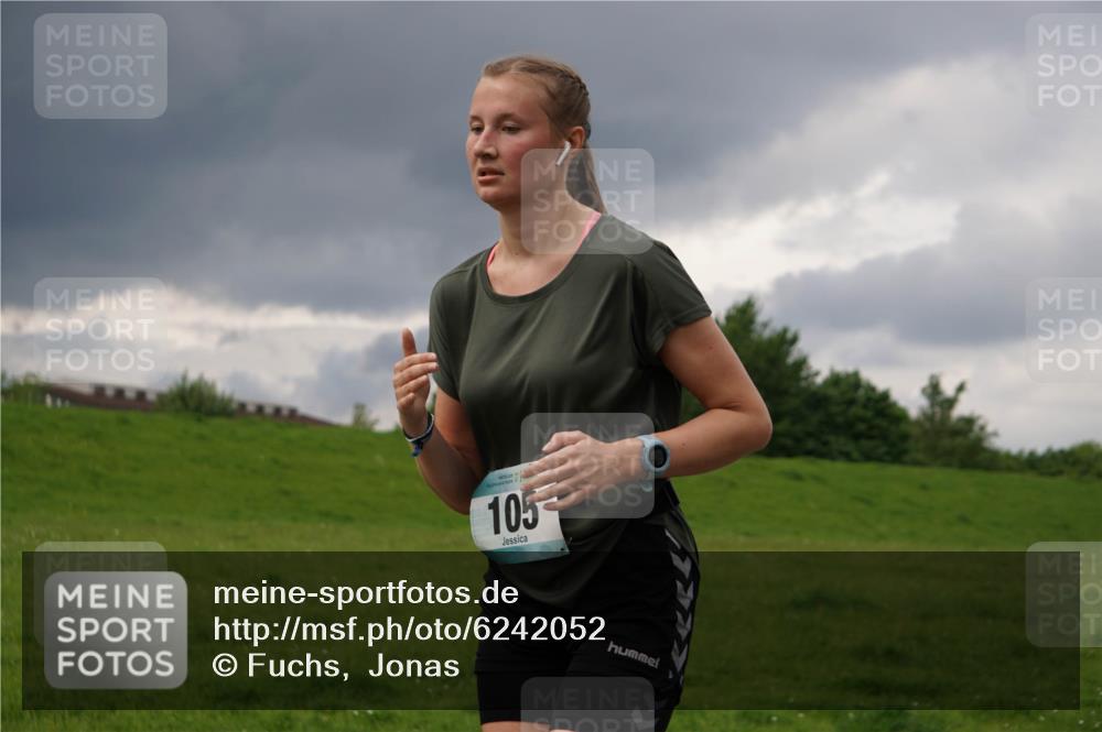 05.05.2024 - 7. Wedeler Halbmarathon Fuchs,  Jonas http://msf.ph/oto/6242052 05.05.2024 12:03:02 Laufen 105 meine-sportfotos.de