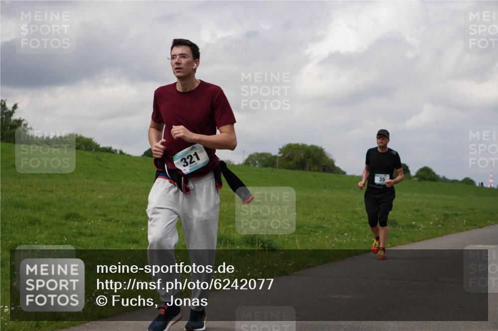 05.05.2024 - 7. Wedeler Halbmarathon Fuchs,  Jonas http://msf.ph/oto/6242077 05.05.2024 12:03:10 Laufen 321, 36, 35 meine-sportfotos.de