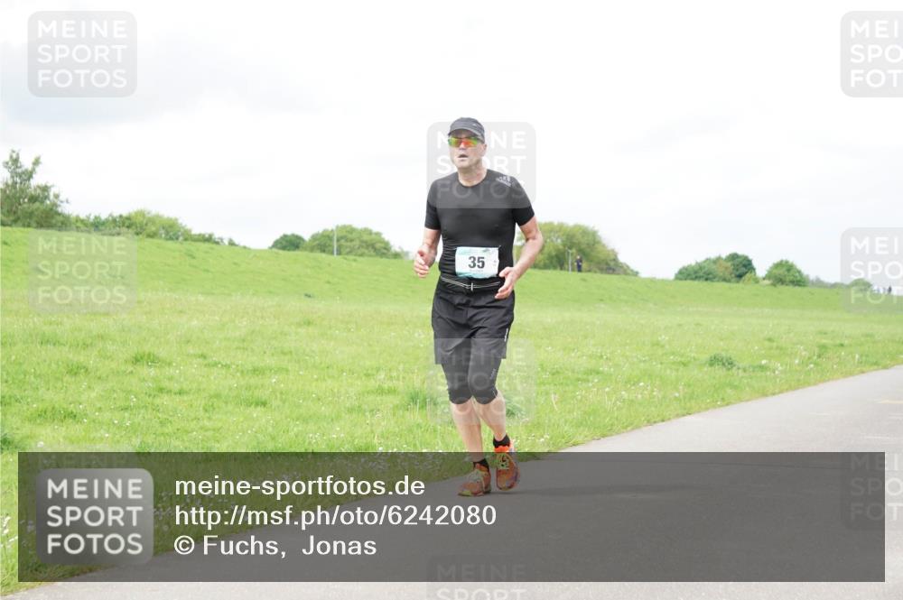 05.05.2024 - 7. Wedeler Halbmarathon Fuchs,  Jonas http://msf.ph/oto/6242080 05.05.2024 12:03:12 Laufen 35 meine-sportfotos.de