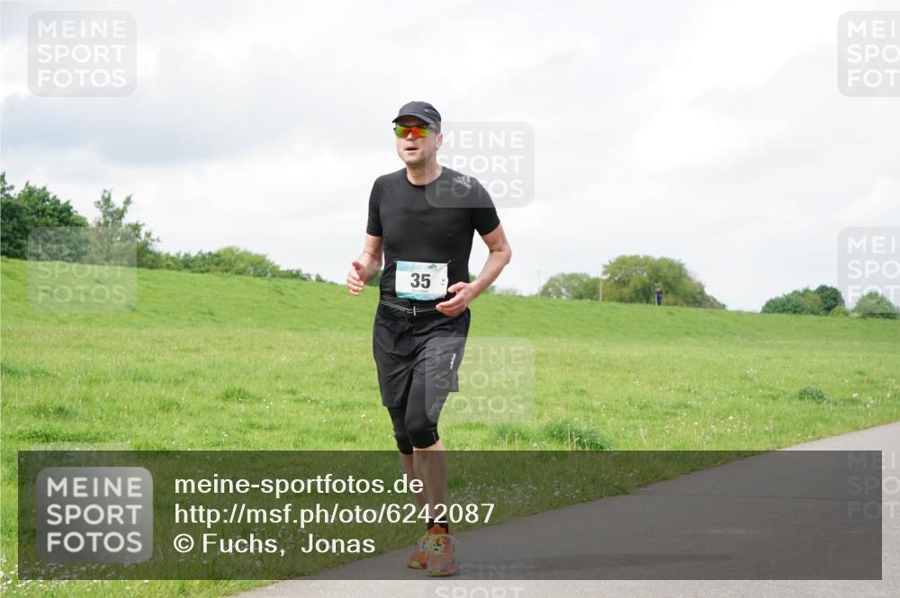 05.05.2024 - 7. Wedeler Halbmarathon Fuchs,  Jonas http://msf.ph/oto/6242087 05.05.2024 12:03:13 Laufen 35 meine-sportfotos.de