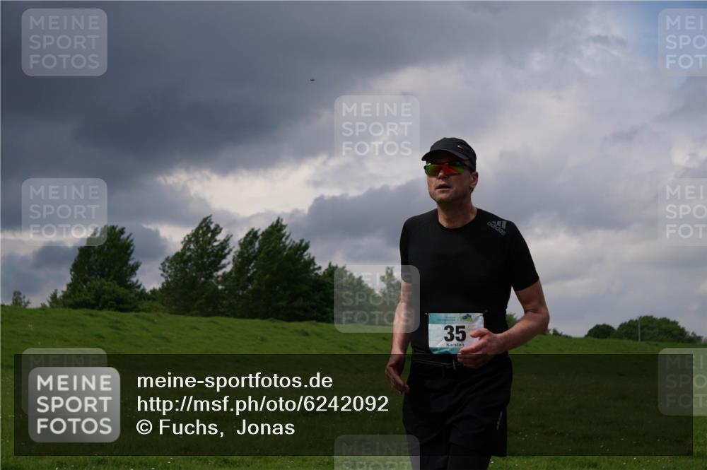 05.05.2024 - 7. Wedeler Halbmarathon Fuchs,  Jonas http://msf.ph/oto/6242092 05.05.2024 12:03:14 Laufen 35 meine-sportfotos.de