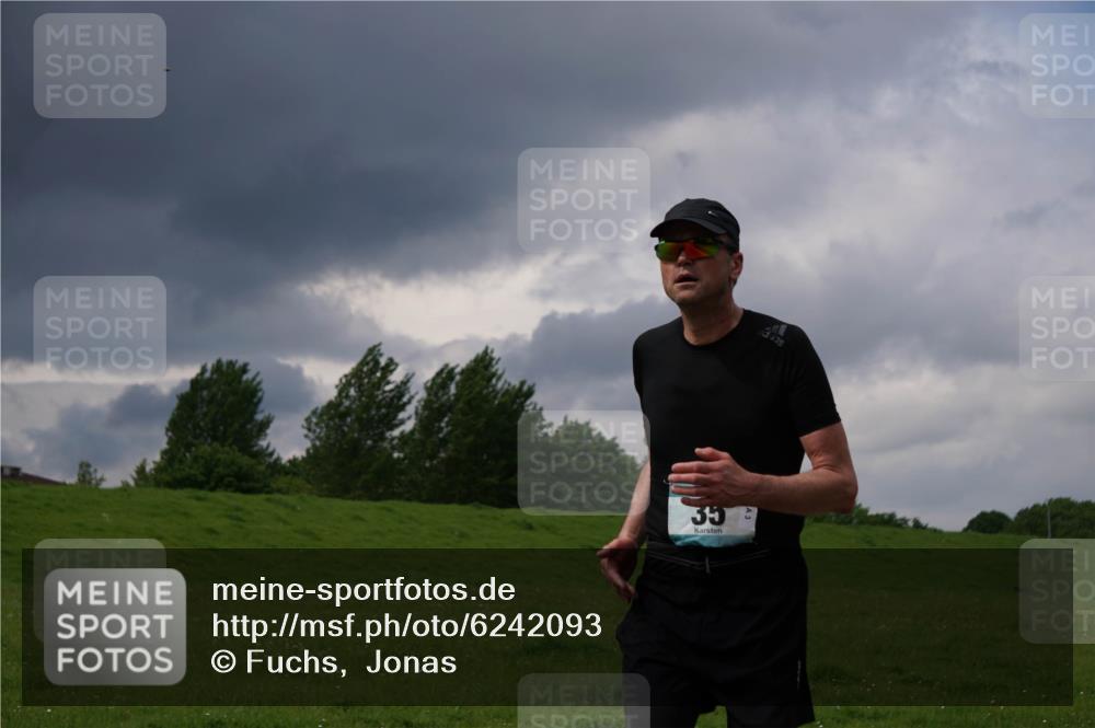 05.05.2024 - 7. Wedeler Halbmarathon Fuchs,  Jonas http://msf.ph/oto/6242093 05.05.2024 12:03:15 Laufen 35 meine-sportfotos.de