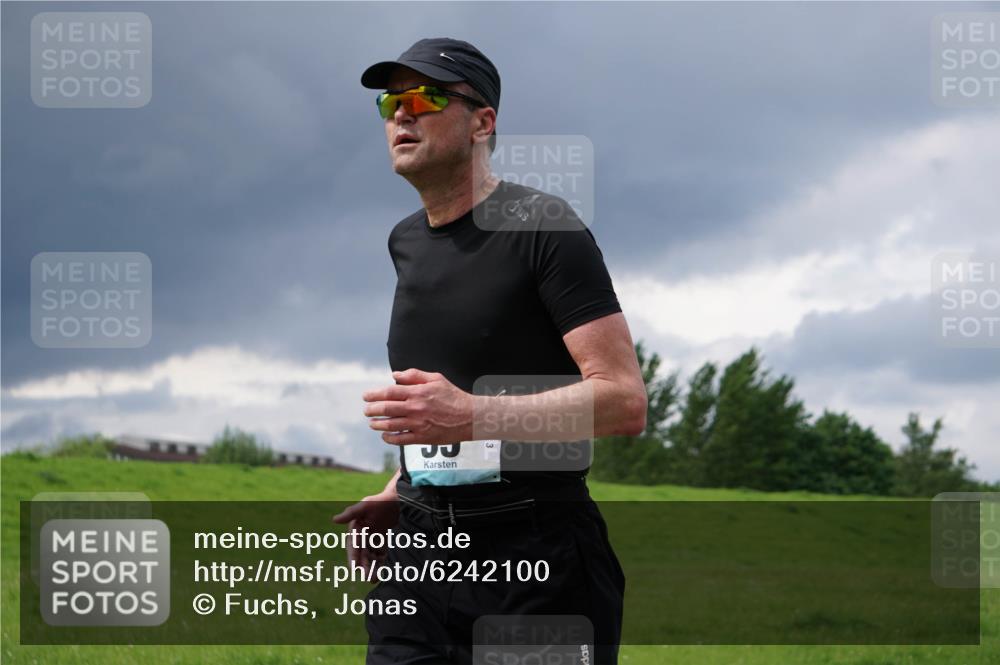 05.05.2024 - 7. Wedeler Halbmarathon Fuchs,  Jonas http://msf.ph/oto/6242100 05.05.2024 12:03:15 Laufen 3 meine-sportfotos.de