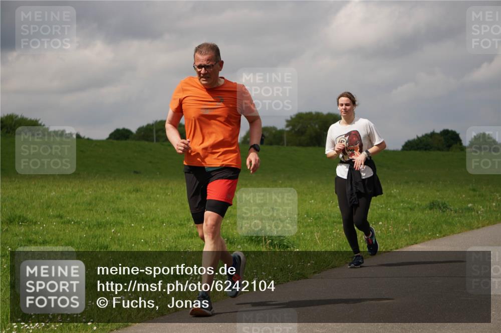05.05.2024 - 7. Wedeler Halbmarathon Fuchs,  Jonas http://msf.ph/oto/6242104 05.05.2024 12:03:23 Laufen  meine-sportfotos.de