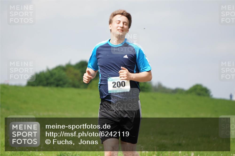 05.05.2024 - 7. Wedeler Halbmarathon Fuchs,  Jonas http://msf.ph/oto/6242119 05.05.2024 12:03:29 Laufen 200 meine-sportfotos.de