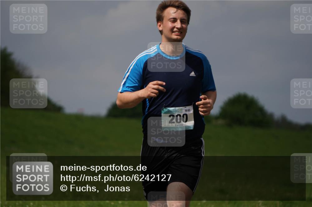05.05.2024 - 7. Wedeler Halbmarathon Fuchs,  Jonas http://msf.ph/oto/6242127 05.05.2024 12:03:29 Laufen 65, 200 meine-sportfotos.de