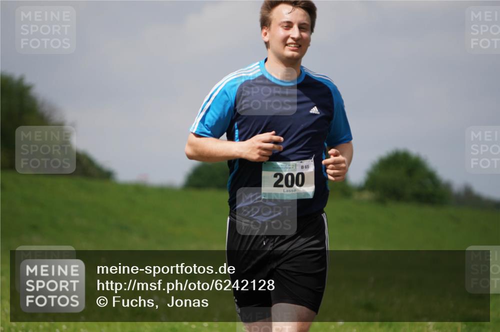 05.05.2024 - 7. Wedeler Halbmarathon Fuchs,  Jonas http://msf.ph/oto/6242128 05.05.2024 12:03:30 Laufen 65, 200 meine-sportfotos.de
