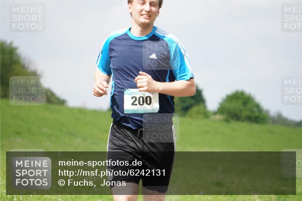 05.05.2024 - 7. Wedeler Halbmarathon Fuchs,  Jonas http://msf.ph/oto/6242131 05.05.2024 12:03:30 Laufen 200 meine-sportfotos.de