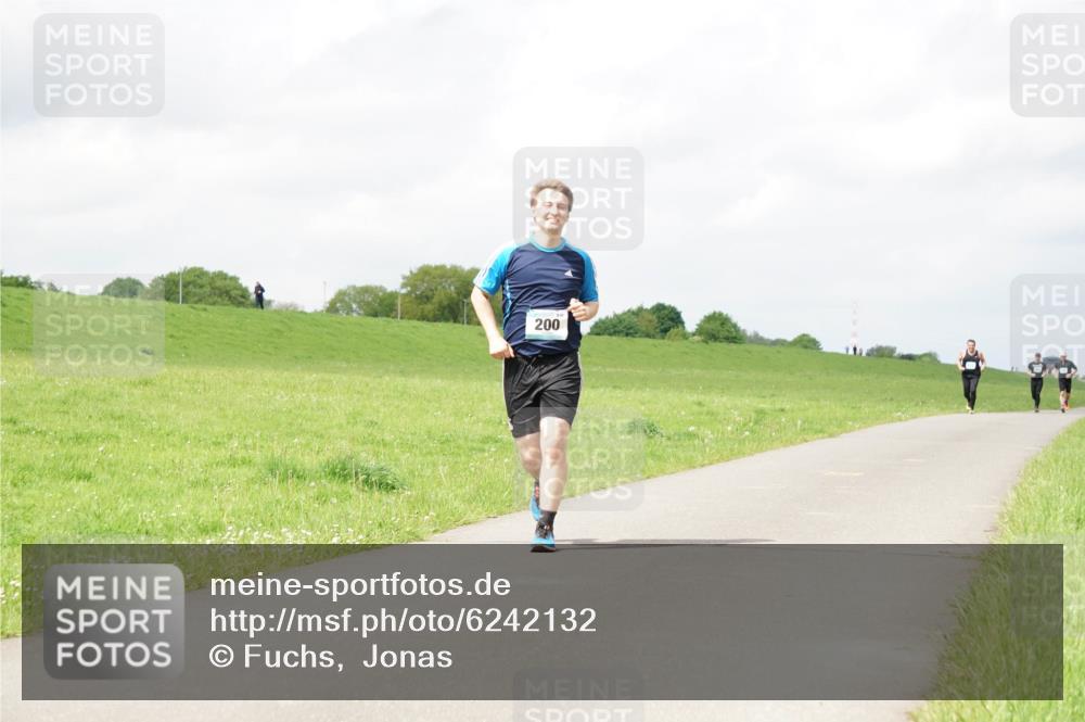 05.05.2024 - 7. Wedeler Halbmarathon Fuchs,  Jonas http://msf.ph/oto/6242132 05.05.2024 12:03:31 Laufen 200 meine-sportfotos.de