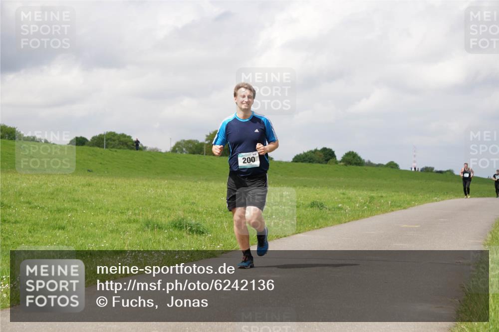 05.05.2024 - 7. Wedeler Halbmarathon Fuchs,  Jonas http://msf.ph/oto/6242136 05.05.2024 12:03:32 Laufen 200 meine-sportfotos.de