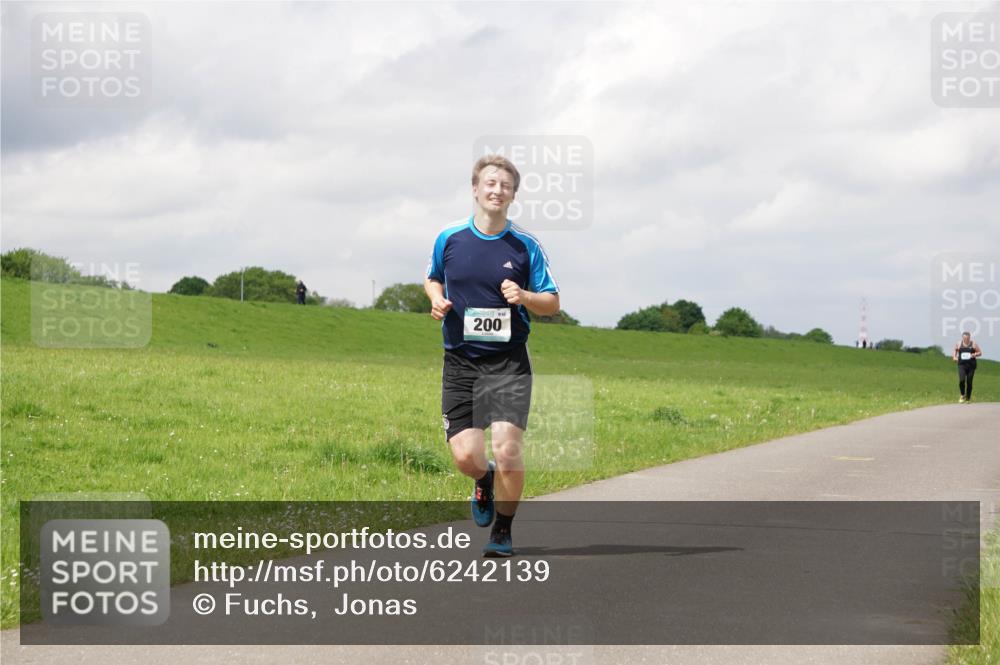 05.05.2024 - 7. Wedeler Halbmarathon Fuchs,  Jonas http://msf.ph/oto/6242139 05.05.2024 12:03:32 Laufen 200 meine-sportfotos.de