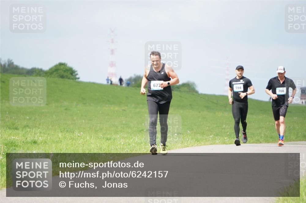 05.05.2024 - 7. Wedeler Halbmarathon Fuchs,  Jonas http://msf.ph/oto/6242157 05.05.2024 12:03:37 Laufen 6777, 594, 708 meine-sportfotos.de