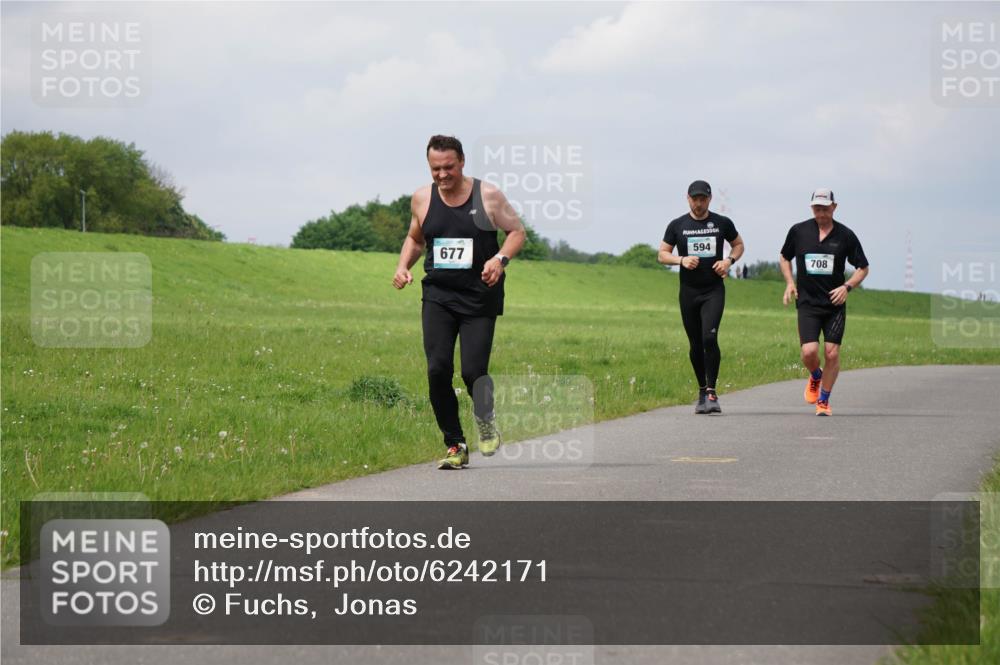 05.05.2024 - 7. Wedeler Halbmarathon Fuchs,  Jonas http://msf.ph/oto/6242171 05.05.2024 12:03:46 Laufen 677, 594, 708 meine-sportfotos.de