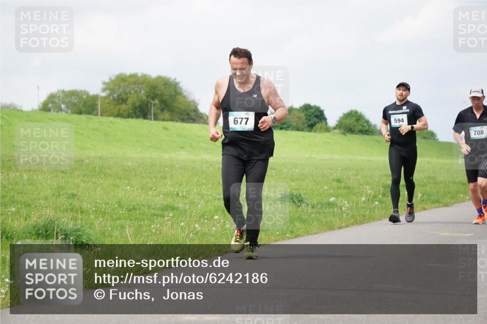 05.05.2024 - 7. Wedeler Halbmarathon Fuchs,  Jonas http://msf.ph/oto/6242186 05.05.2024 12:03:48 Laufen 677, 594, 708 meine-sportfotos.de