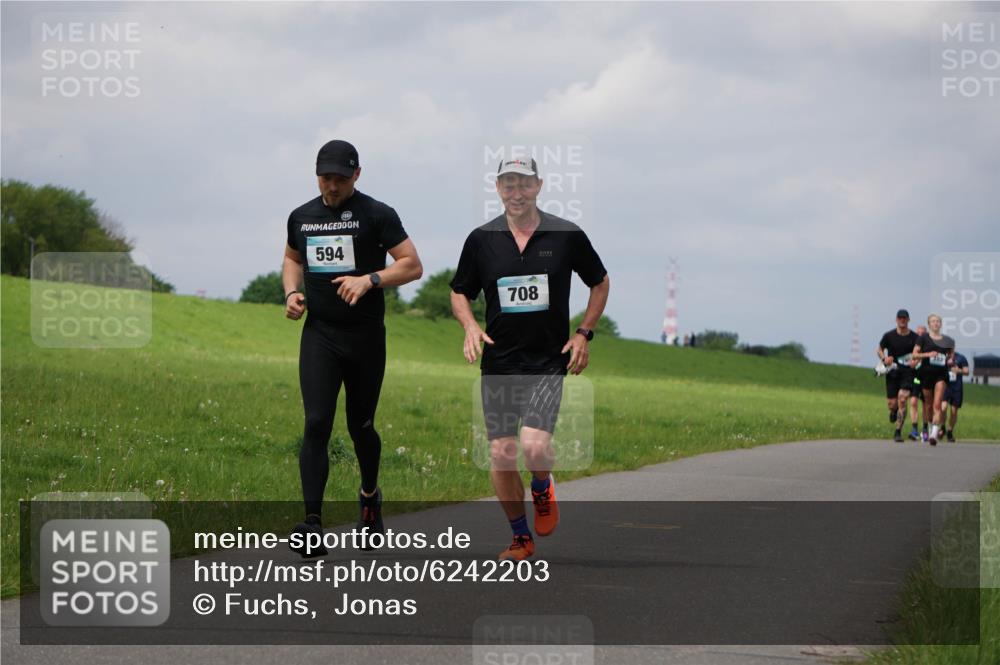 05.05.2024 - 7. Wedeler Halbmarathon Fuchs,  Jonas http://msf.ph/oto/6242203 05.05.2024 12:03:50 Laufen 594, 708 meine-sportfotos.de