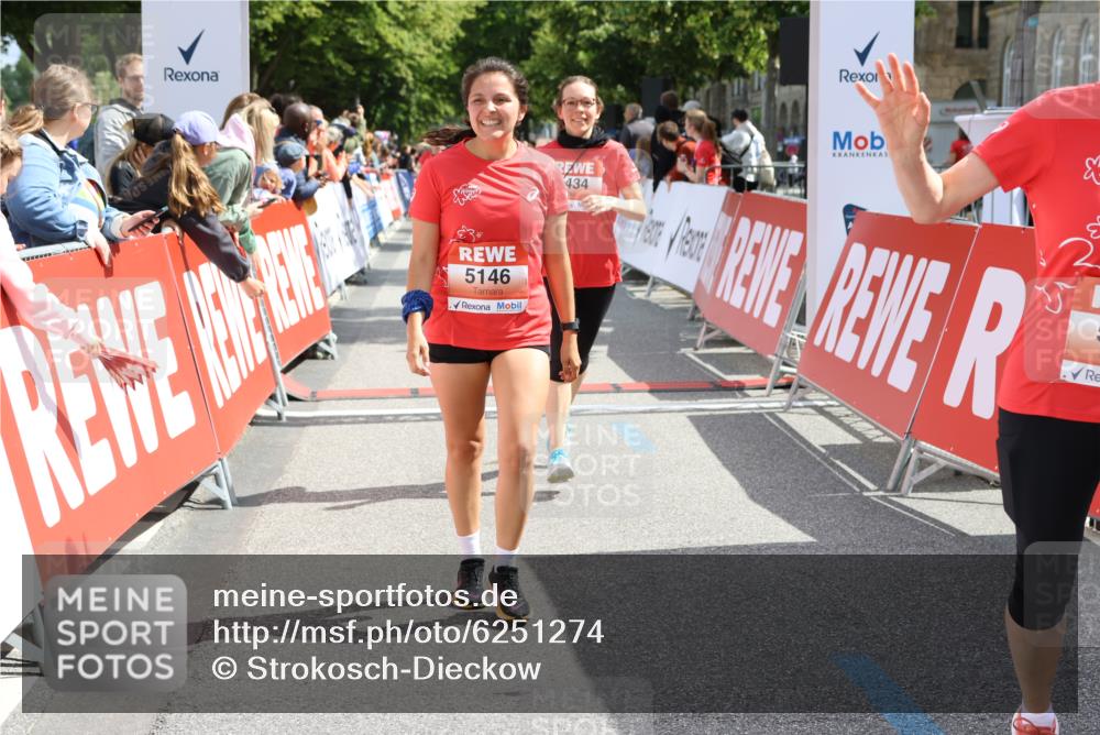 08.06.2024 - REWE Women's Run Strokosch-Dieckow http://msf.ph/oto/6251274 09.06.2024 11:03:26 Ziel 5058, 5065, 5130, 5146, 5180, 5228, 5335, 5434 meine-sportfotos.de