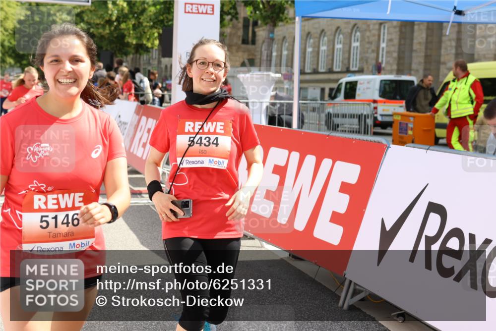 08.06.2024 - REWE Women's Run Strokosch-Dieckow http://msf.ph/oto/6251331 09.06.2024 11:03:27 Ziel 5058, 5130, 5146, 5180, 5228, 5335, 5434 meine-sportfotos.de
