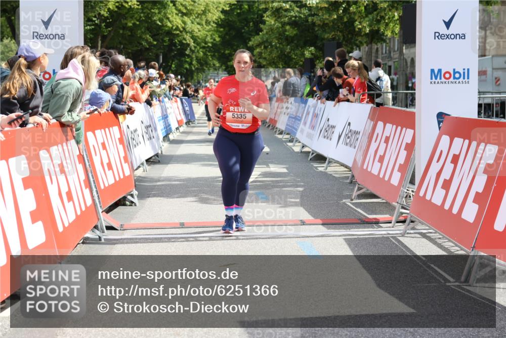 08.06.2024 - REWE Women's Run Strokosch-Dieckow http://msf.ph/oto/6251366 09.06.2024 11:03:34 Ziel 5160, 5335, 5427 meine-sportfotos.de