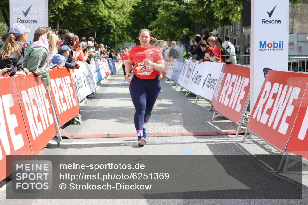 08.06.2024 - REWE Women's Run Strokosch-Dieckow http://msf.ph/oto/6251369 09.06.2024 11:03:34 Ziel 5160, 5335, 5427 meine-sportfotos.de