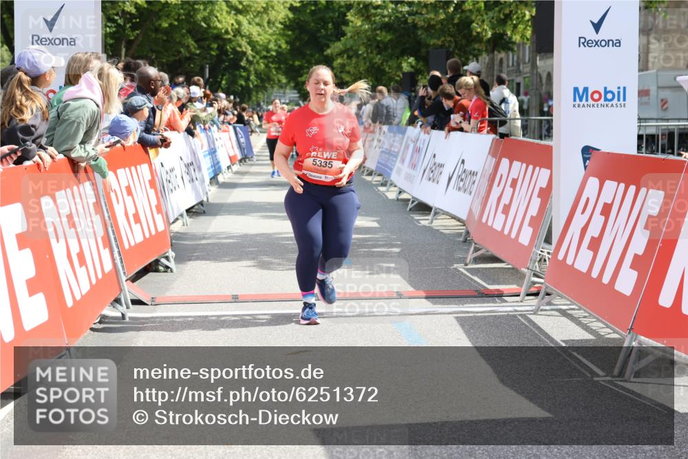 08.06.2024 - REWE Women's Run Strokosch-Dieckow http://msf.ph/oto/6251372 09.06.2024 11:03:35 Ziel 5160, 5335, 5427 meine-sportfotos.de