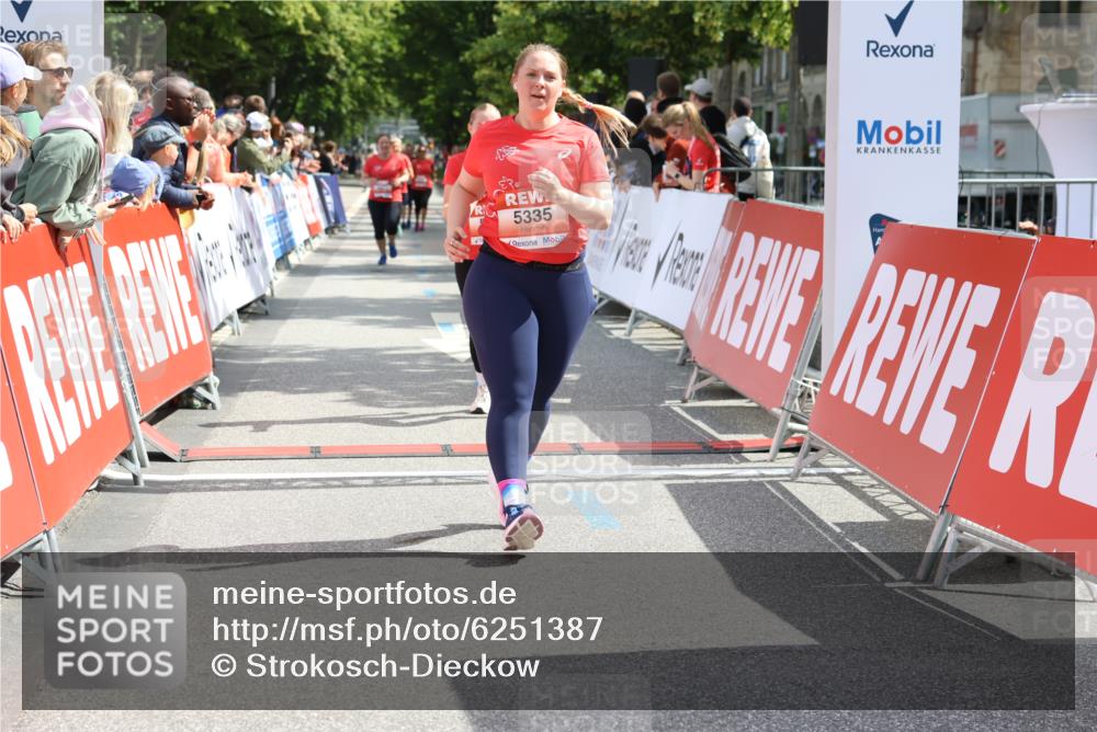 08.06.2024 - REWE Women's Run Strokosch-Dieckow http://msf.ph/oto/6251387 09.06.2024 11:03:35 Ziel 5160, 5335, 5427 meine-sportfotos.de