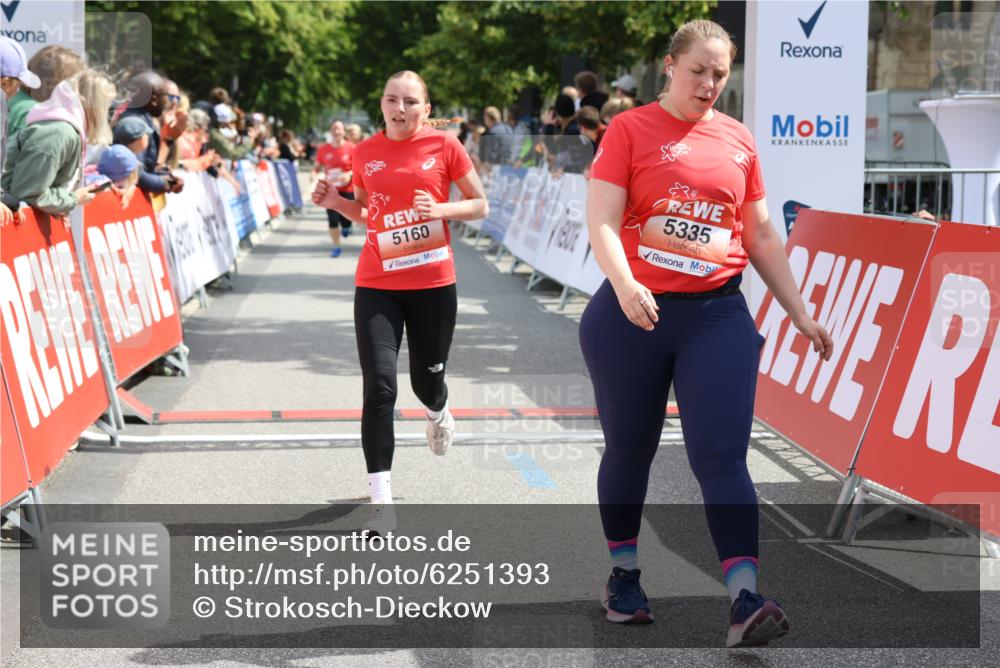 08.06.2024 - REWE Women's Run Strokosch-Dieckow http://msf.ph/oto/6251393 09.06.2024 11:03:37 Ziel 5160, 5335, 5427, 5615 meine-sportfotos.de