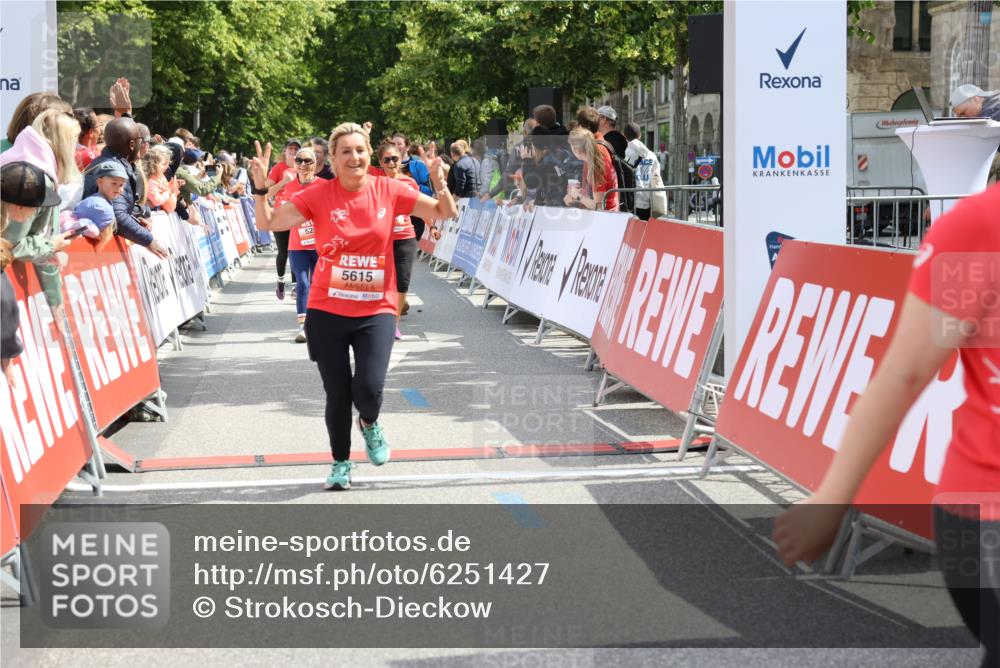 08.06.2024 - REWE Women's Run Strokosch-Dieckow http://msf.ph/oto/6251427 09.06.2024 11:03:45 Ziel 5085, 5086, 5123, 5247, 5288, 5427, 5615 meine-sportfotos.de