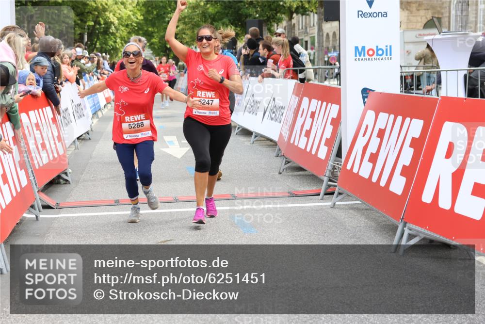 08.06.2024 - REWE Women's Run Strokosch-Dieckow http://msf.ph/oto/6251451 09.06.2024 11:03:48 Ziel 5073, 5085, 5086, 5103, 5123, 5247, 5288, 5615 meine-sportfotos.de