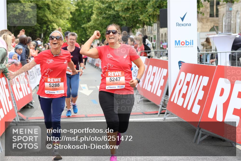 08.06.2024 - REWE Women's Run Strokosch-Dieckow http://msf.ph/oto/6251472 09.06.2024 11:03:49 Ziel 5073, 5085, 5086, 5103, 5123, 5247, 5288, 5615 meine-sportfotos.de
