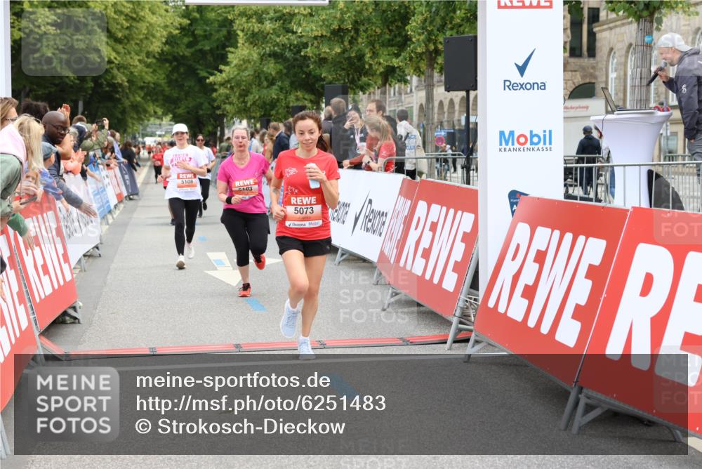 08.06.2024 - REWE Women's Run Strokosch-Dieckow http://msf.ph/oto/6251483 09.06.2024 11:03:55 Ziel 5073, 5103, 5108, 5123, 5159, 5354 meine-sportfotos.de