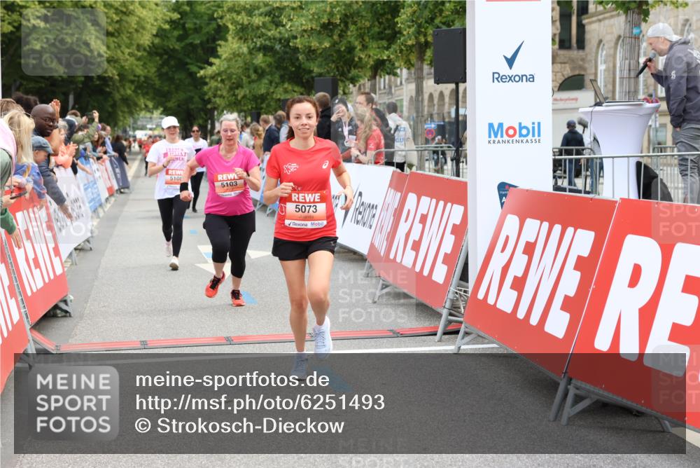08.06.2024 - REWE Women's Run Strokosch-Dieckow http://msf.ph/oto/6251493 09.06.2024 11:03:56 Ziel 5073, 5103, 5108, 5159, 5354 meine-sportfotos.de