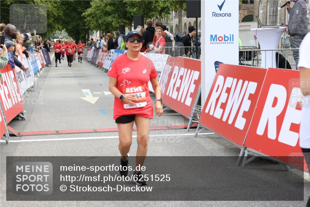 08.06.2024 - REWE Women's Run Strokosch-Dieckow http://msf.ph/oto/6251525 09.06.2024 11:04:04 Ziel 5159, 5354 meine-sportfotos.de