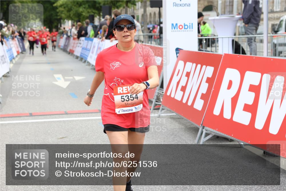 08.06.2024 - REWE Women's Run Strokosch-Dieckow http://msf.ph/oto/6251536 09.06.2024 11:04:06 Ziel 5159, 5354 meine-sportfotos.de