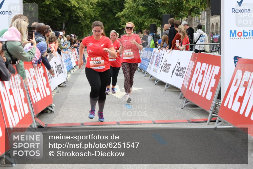08.06.2024 - REWE Women's Run Strokosch-Dieckow http://msf.ph/oto/6251547 09.06.2024 11:04:14 Ziel 5005, 5057, 5131, 5458, 5582, 5591 meine-sportfotos.de