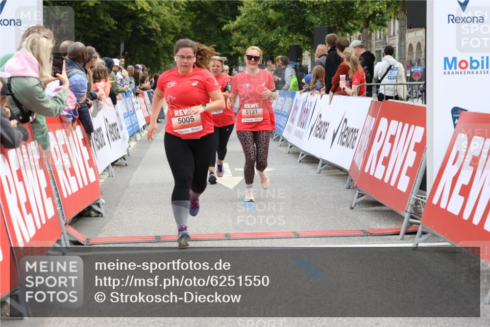 08.06.2024 - REWE Women's Run Strokosch-Dieckow http://msf.ph/oto/6251550 09.06.2024 11:04:15 Ziel 5005, 5057, 5131, 5458, 5582, 5591 meine-sportfotos.de
