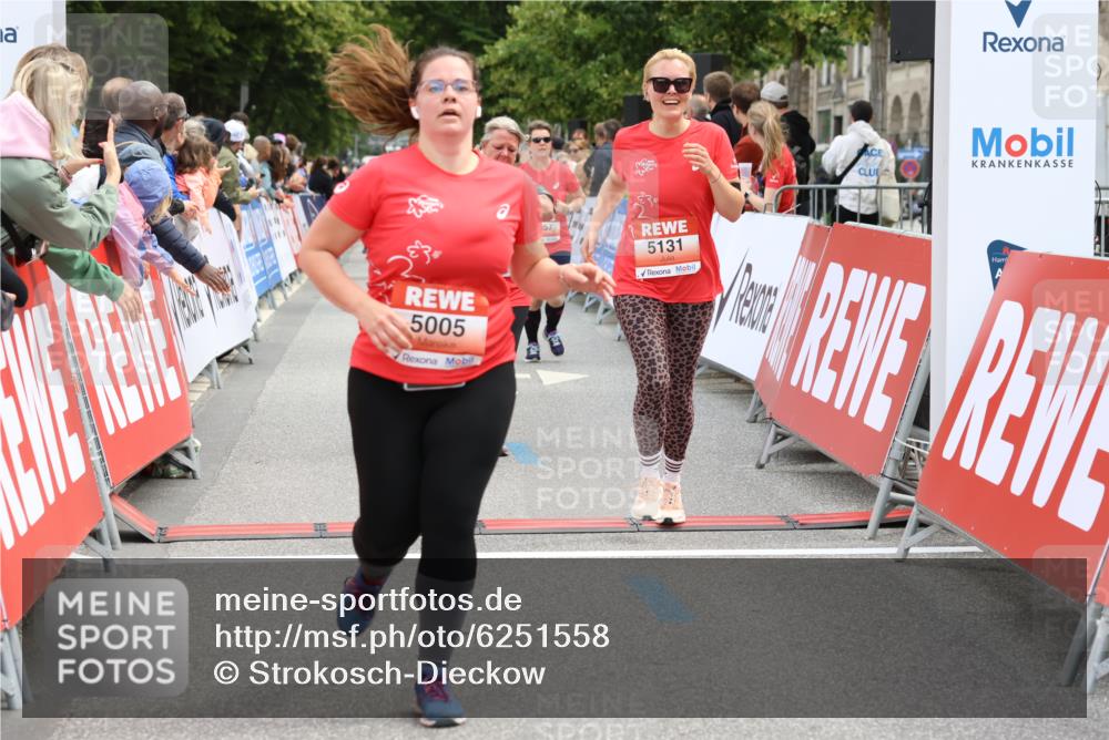 08.06.2024 - REWE Women's Run Strokosch-Dieckow http://msf.ph/oto/6251558 09.06.2024 11:04:16 Ziel 5005, 5057, 5131, 5458, 5582, 5591 meine-sportfotos.de
