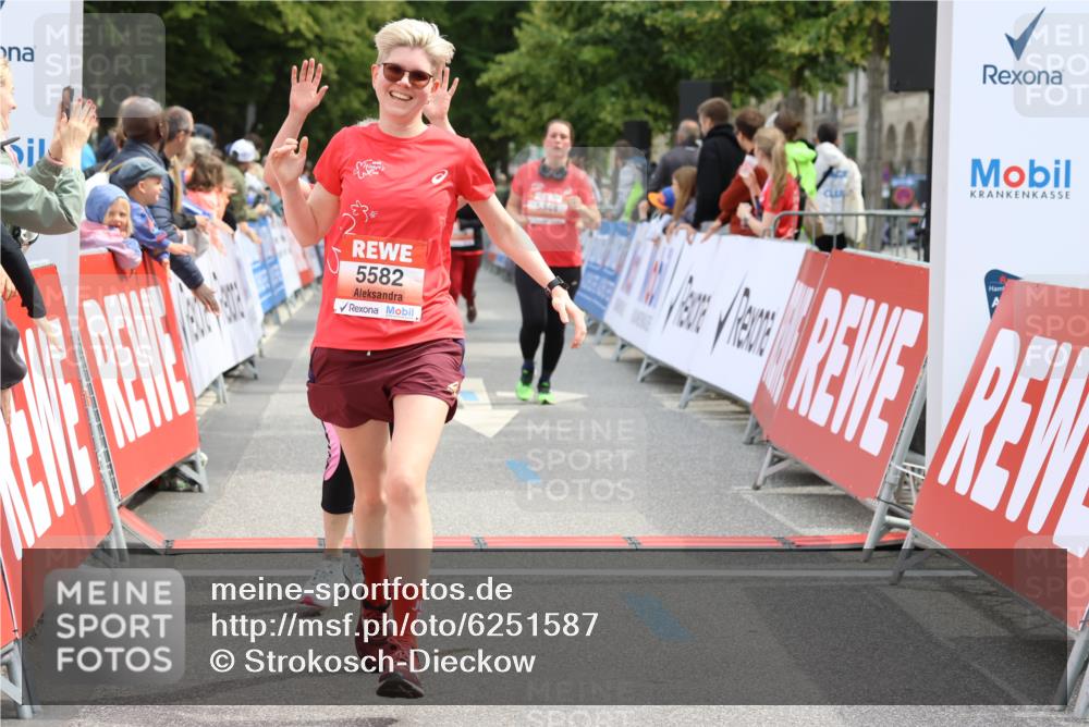 08.06.2024 - REWE Women's Run Strokosch-Dieckow http://msf.ph/oto/6251587 09.06.2024 11:04:23 Ziel 5057, 5078, 5238, 5309, 5344, 5350, 5433, 5458, 5485, 5582 meine-sportfotos.de