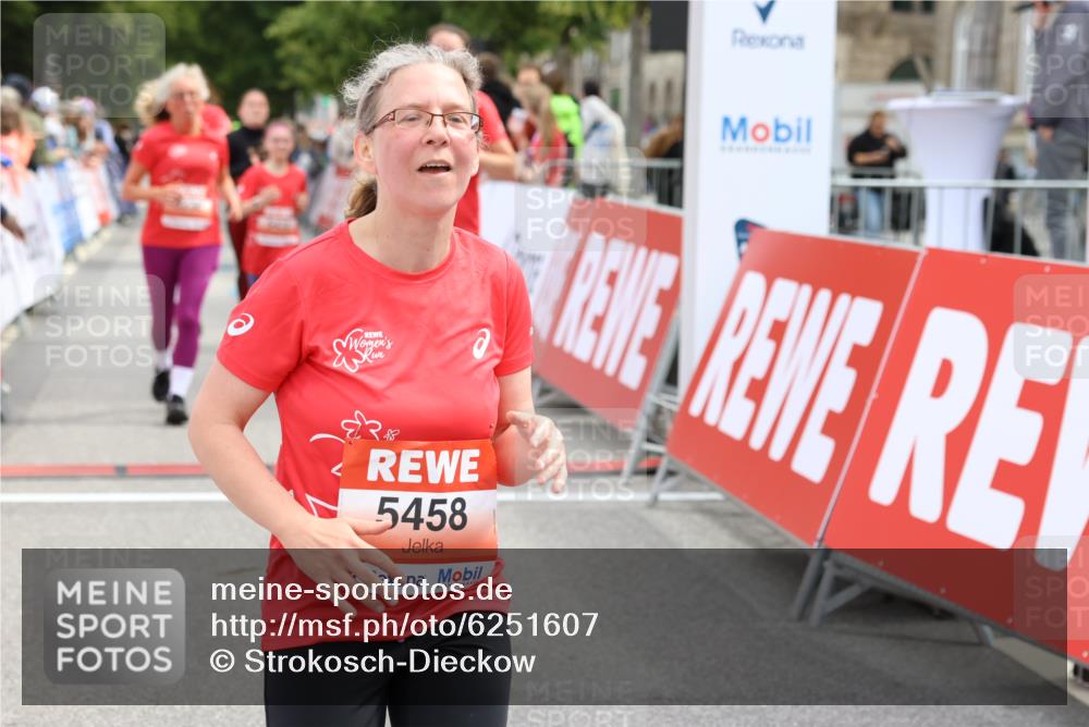 08.06.2024 - REWE Women's Run Strokosch-Dieckow http://msf.ph/oto/6251607 09.06.2024 11:04:25 Ziel 5078, 5238, 5309, 5344, 5350, 5433, 5458, 5485, 5582 meine-sportfotos.de