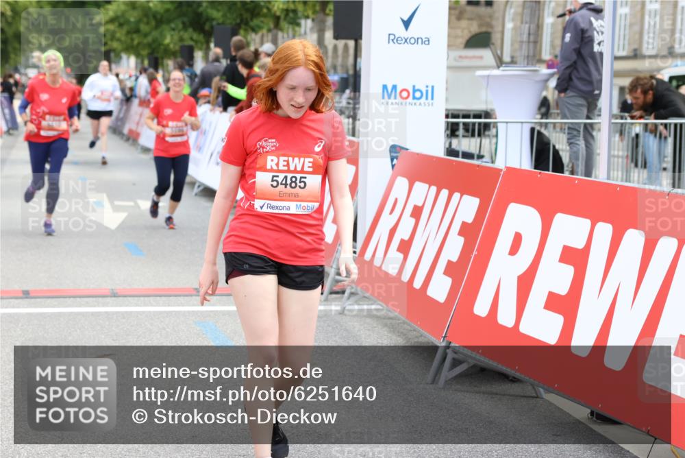 08.06.2024 - REWE Women's Run Strokosch-Dieckow http://msf.ph/oto/6251640 09.06.2024 11:04:33 Ziel 5047, 5334, 5485, 5599, 5610 meine-sportfotos.de