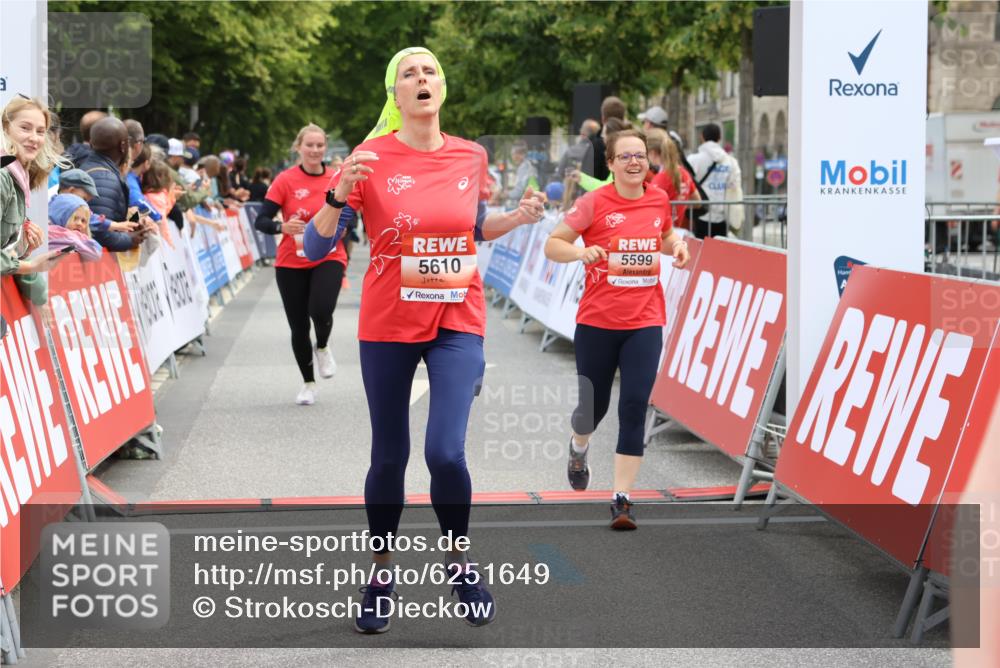 08.06.2024 - REWE Women's Run Strokosch-Dieckow http://msf.ph/oto/6251649 09.06.2024 11:04:35 Ziel 5047, 5334, 5387, 5485, 5599, 5610 meine-sportfotos.de