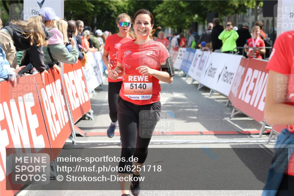 08.06.2024 - REWE Women's Run Strokosch-Dieckow http://msf.ph/oto/6251718 09.06.2024 11:04:46 Ziel 5140, 5213, 5217, 5280, 5387, 5576, 5579, 5609 meine-sportfotos.de