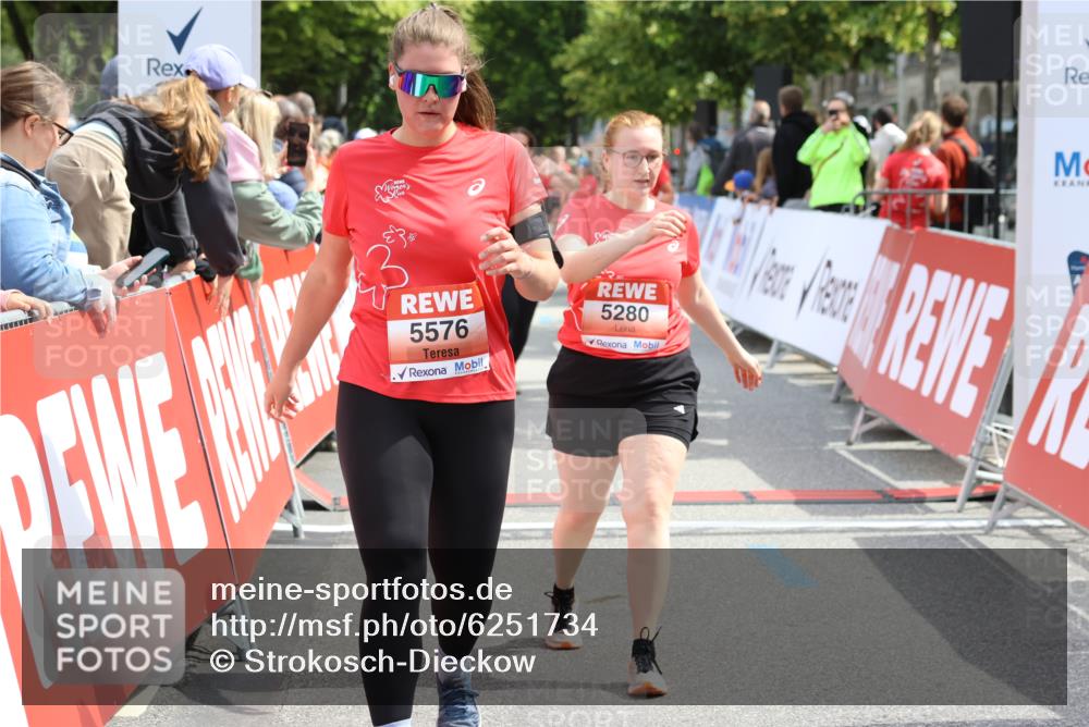08.06.2024 - REWE Women's Run Strokosch-Dieckow http://msf.ph/oto/6251734 09.06.2024 11:04:48 Ziel 5140, 5213, 5217, 5271, 5280, 5387, 5576, 5579, 5609 meine-sportfotos.de
