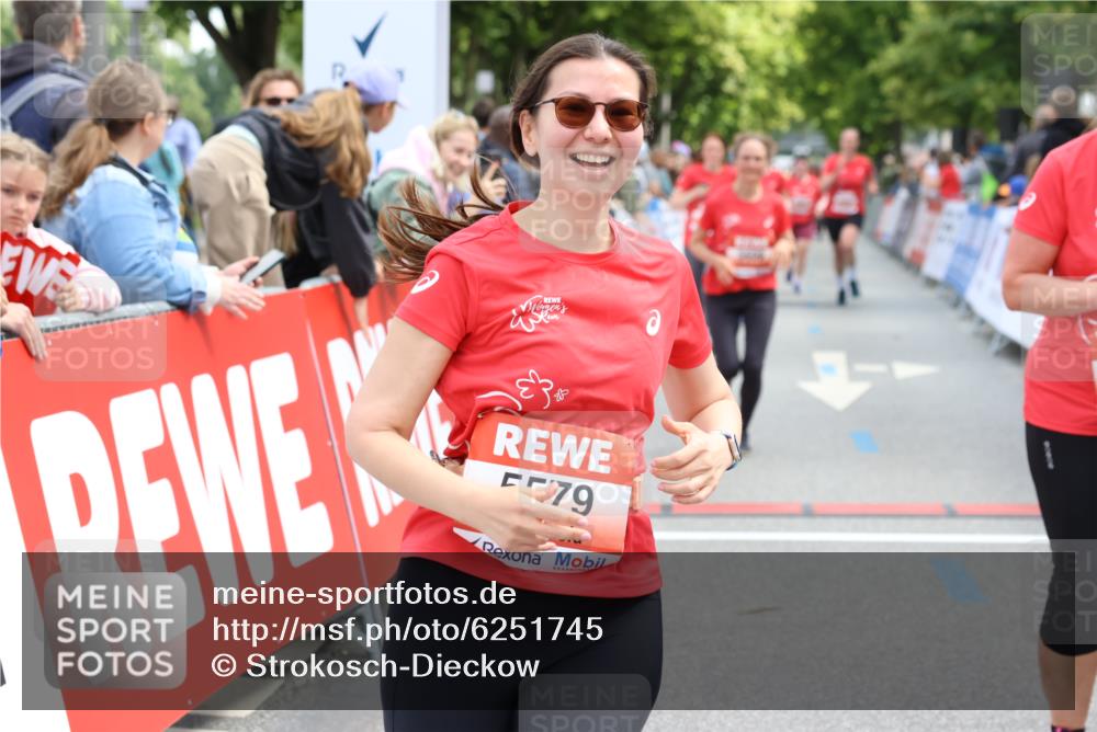 08.06.2024 - REWE Women's Run Strokosch-Dieckow http://msf.ph/oto/6251745 09.06.2024 11:04:53 Ziel 5009, 5213, 5271, 5311, 5422, 5579, 5585, 5609 meine-sportfotos.de