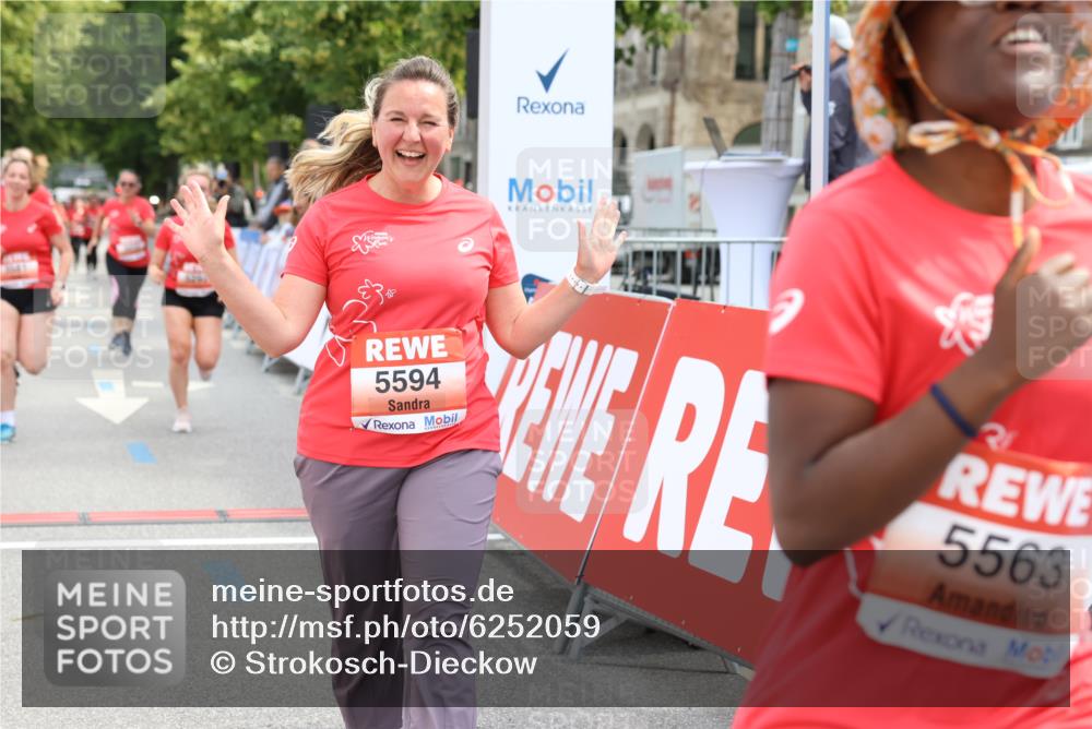 08.06.2024 - REWE Women's Run Strokosch-Dieckow http://msf.ph/oto/6252059 09.06.2024 11:06:15 Ziel 5012, 5290, 5293, 5355, 5356, 5563, 5581, 5594 meine-sportfotos.de